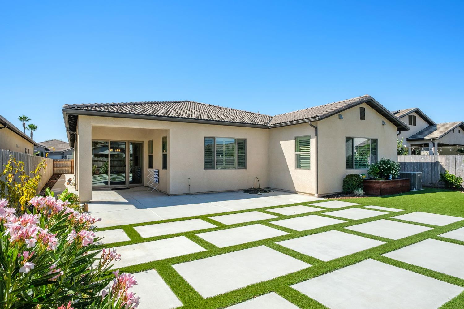 11298 N Via San Toma Dr, Fresno, CA 93730