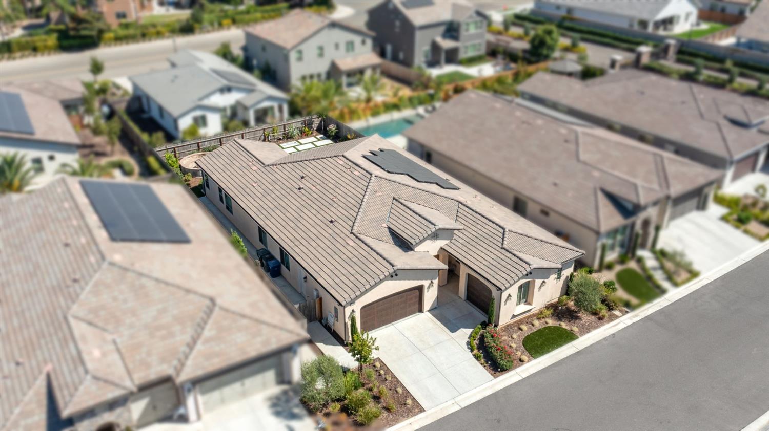 11298 N Via San Toma Dr, Fresno, CA 93730