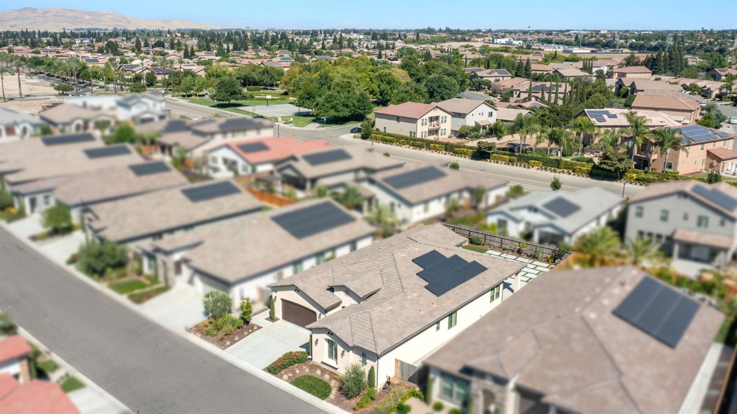11298 N Via San Toma Dr, Fresno, CA 93730
