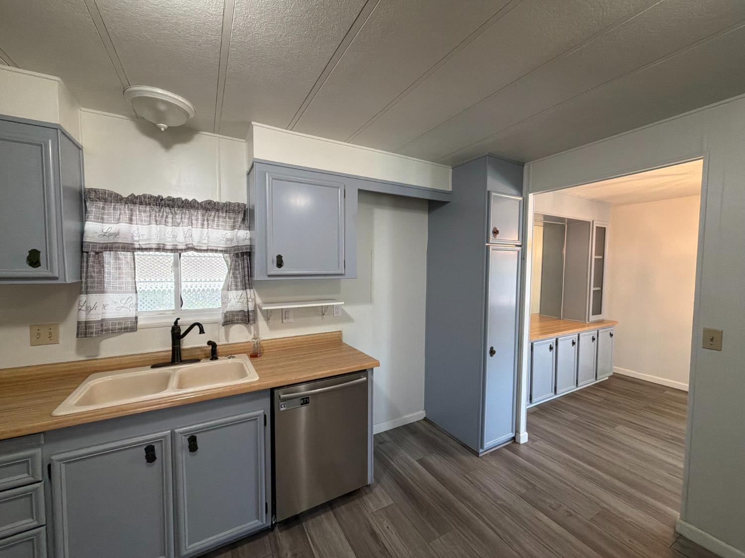 221 W Herndon Ave #142, Pinedale, CA 93650