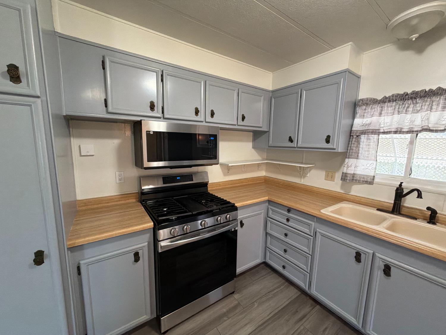 221 W Herndon Ave #142, Pinedale, CA 93650
