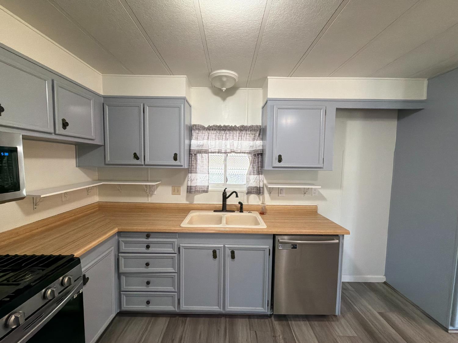 221 W Herndon Ave #142, Pinedale, CA 93650