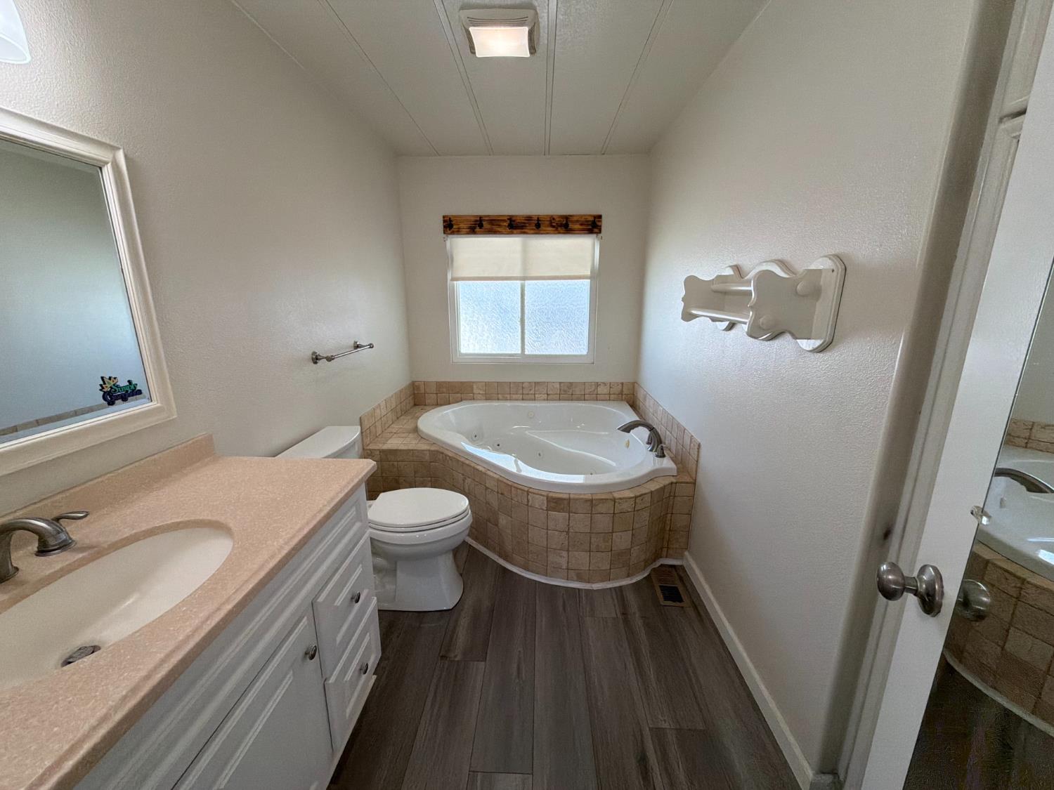 221 W Herndon Ave #142, Pinedale, CA 93650