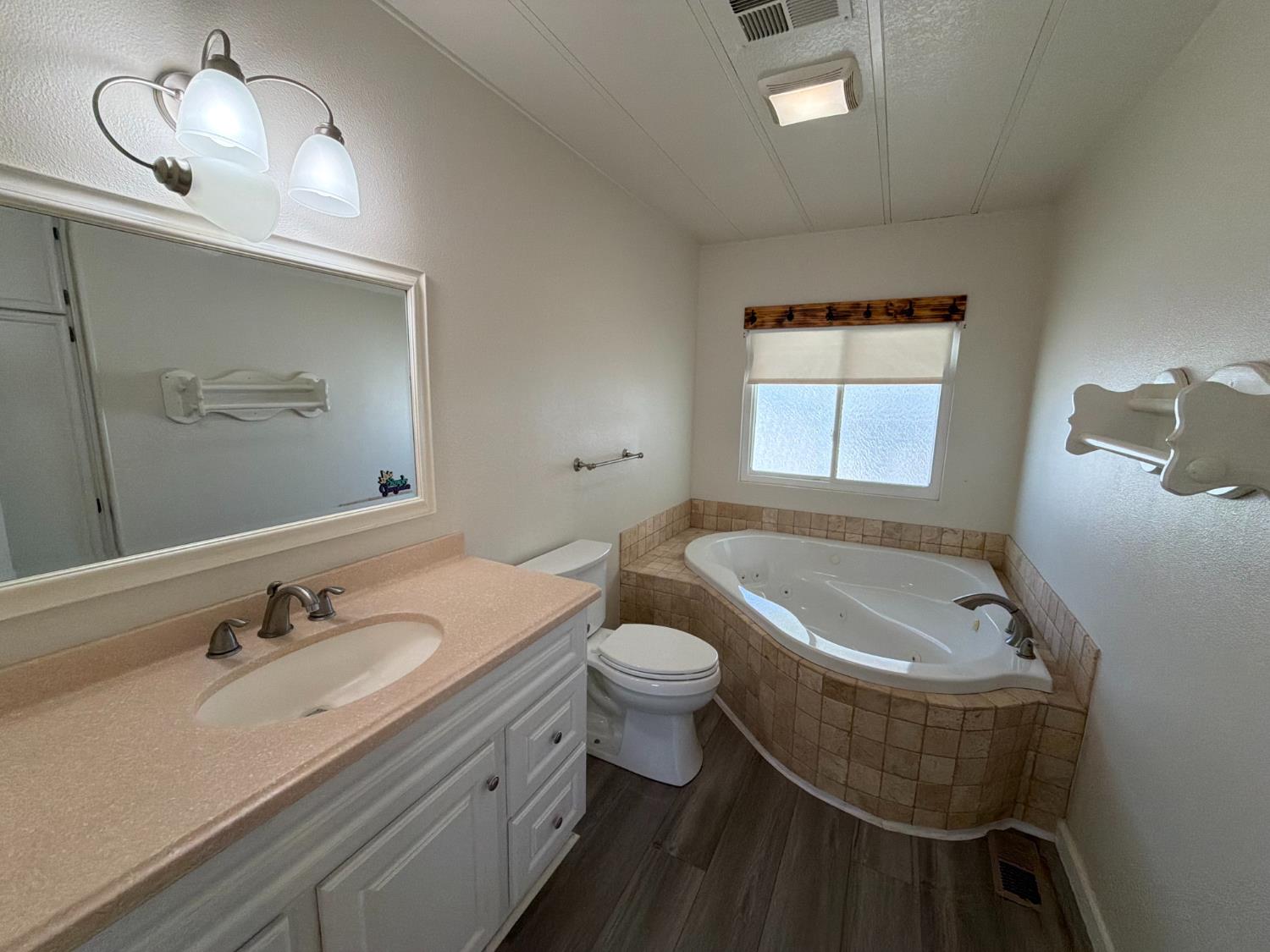 221 W Herndon Ave #142, Pinedale, CA 93650