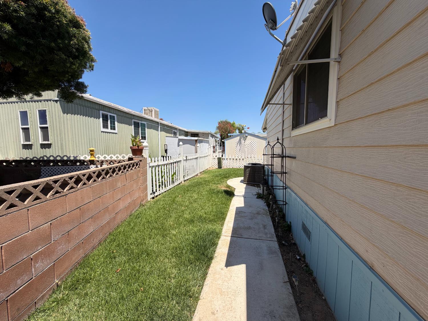 221 W Herndon Ave #142, Pinedale, CA 93650