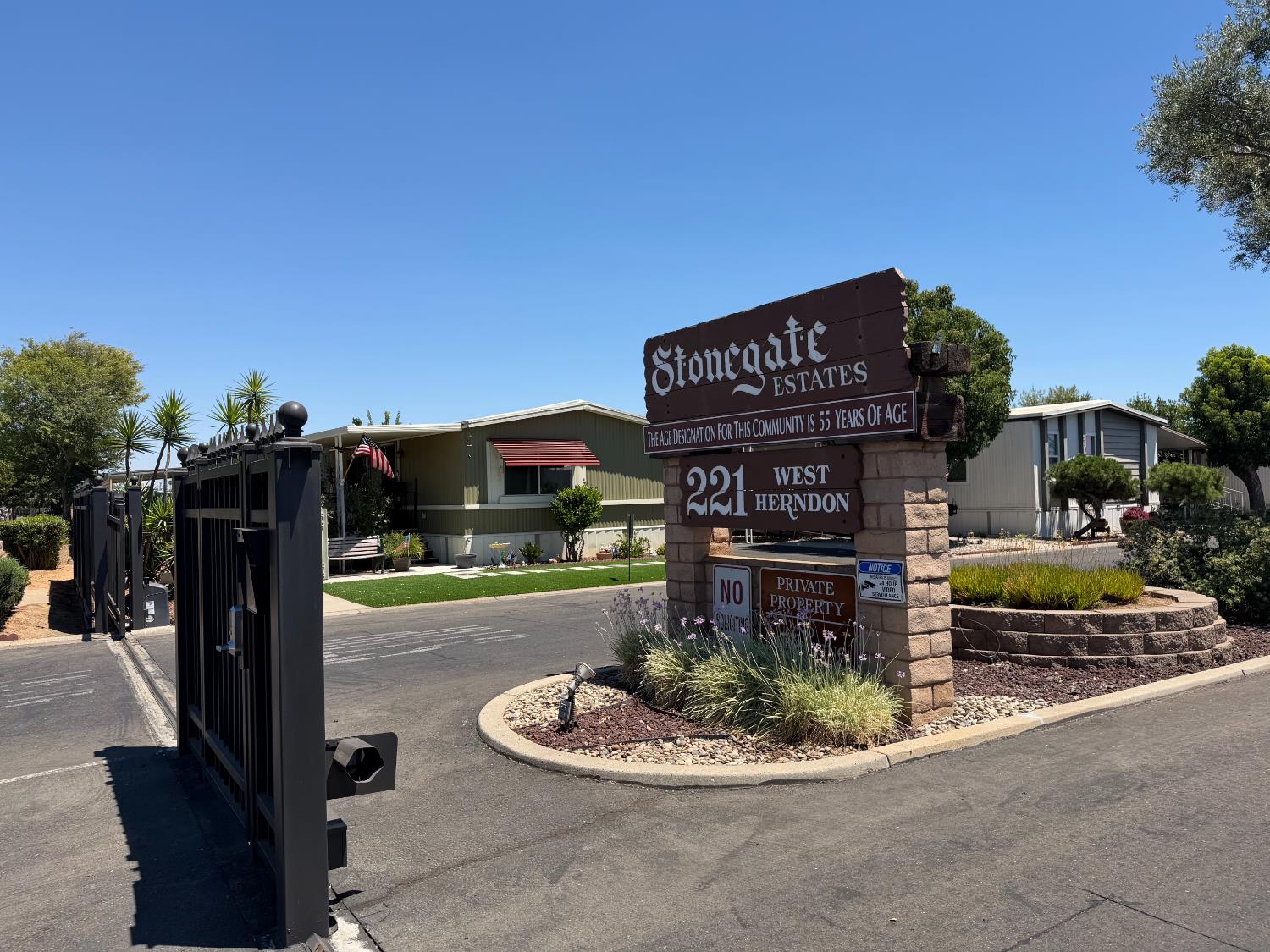 221 W Herndon Ave #142, Pinedale, CA 93650
