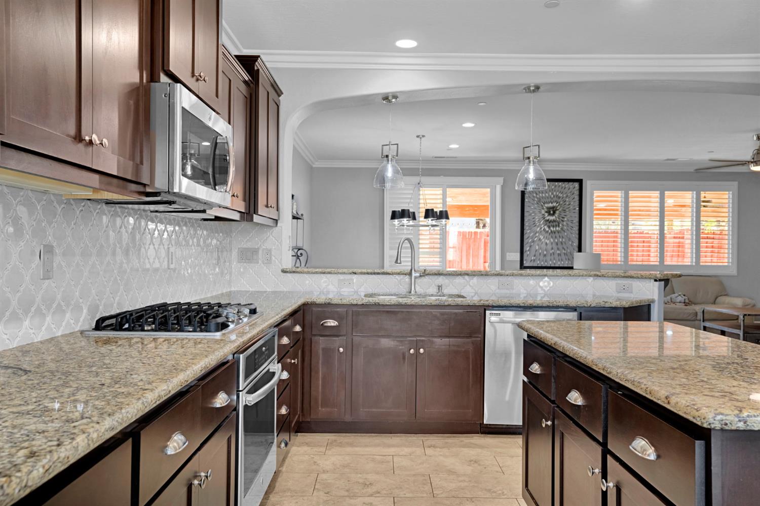 1834 N Leila St, Visalia, CA 93291