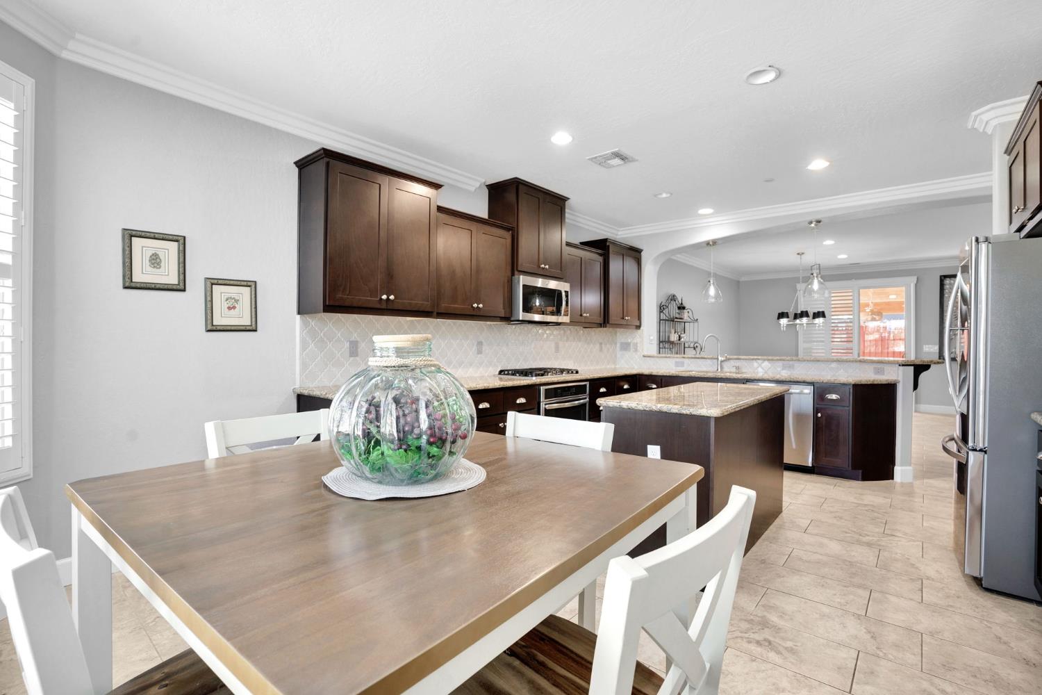 1834 N Leila St, Visalia, CA 93291