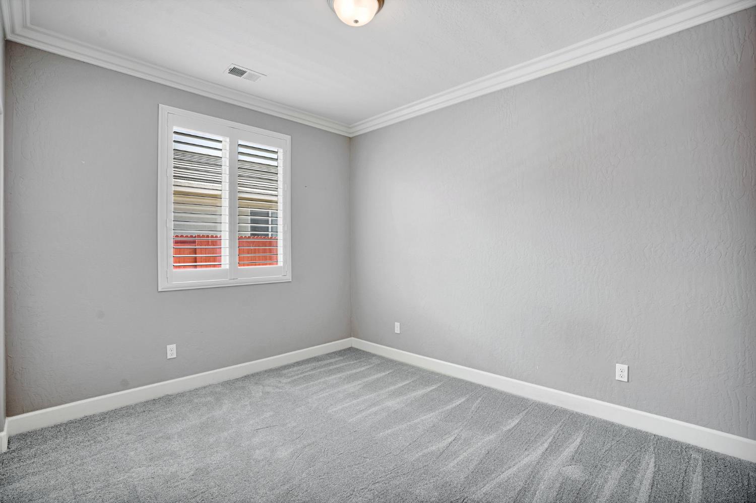 1834 N Leila St, Visalia, CA 93291