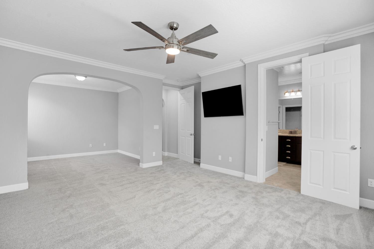 1834 N Leila St, Visalia, CA 93291