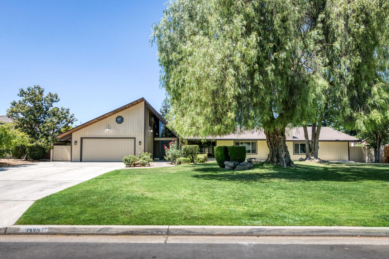 1320 W Alluvial Ave, Fresno, CA 93711