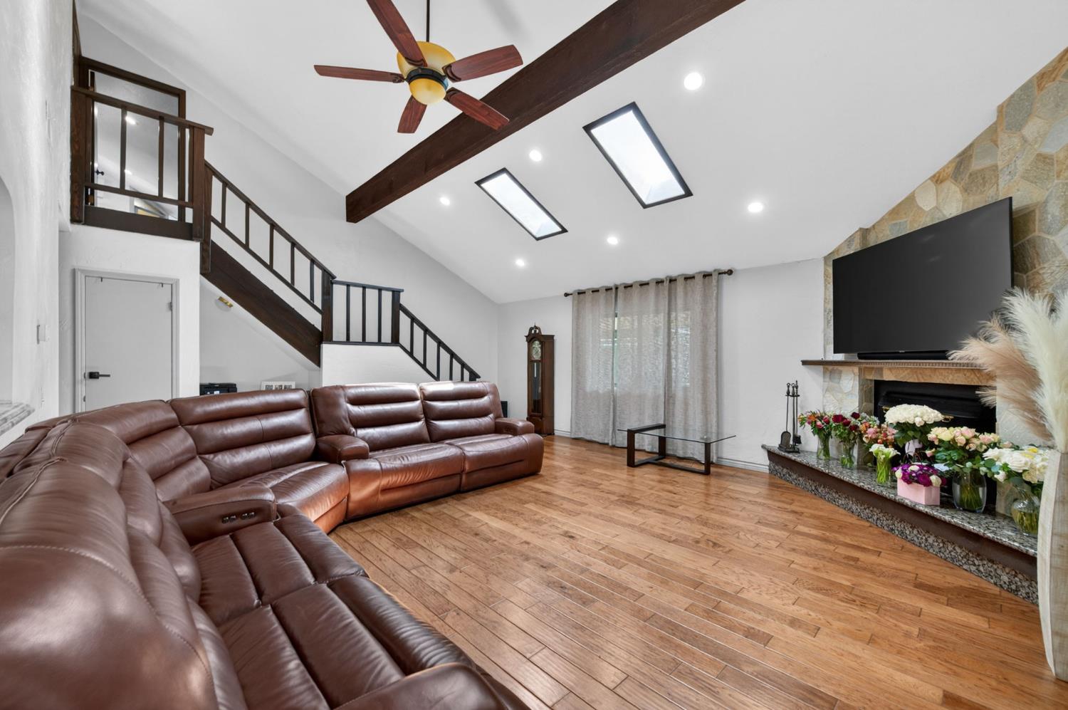 1320 W Alluvial Ave, Fresno, CA 93711