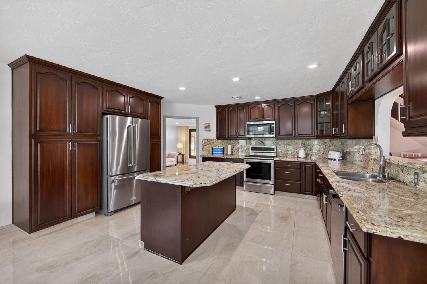 1320 W Alluvial Ave, Fresno, CA 93711
