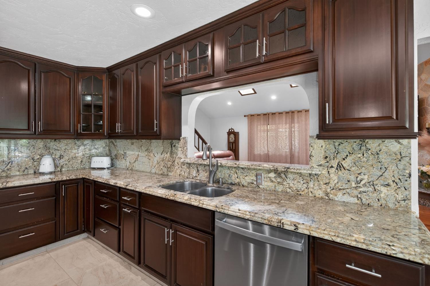 1320 W Alluvial Ave, Fresno, CA 93711