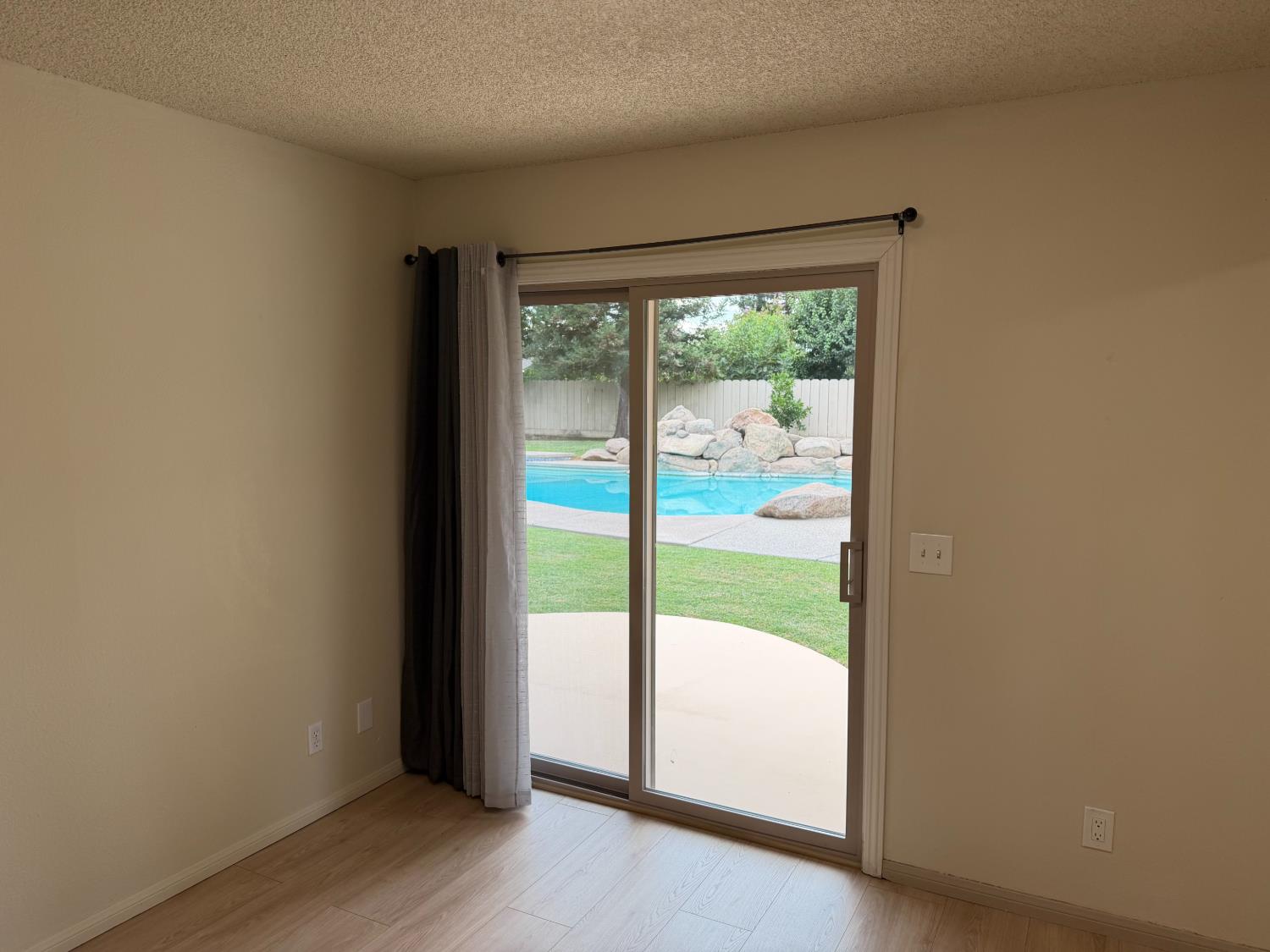 1320 W Alluvial Ave, Fresno, CA 93711