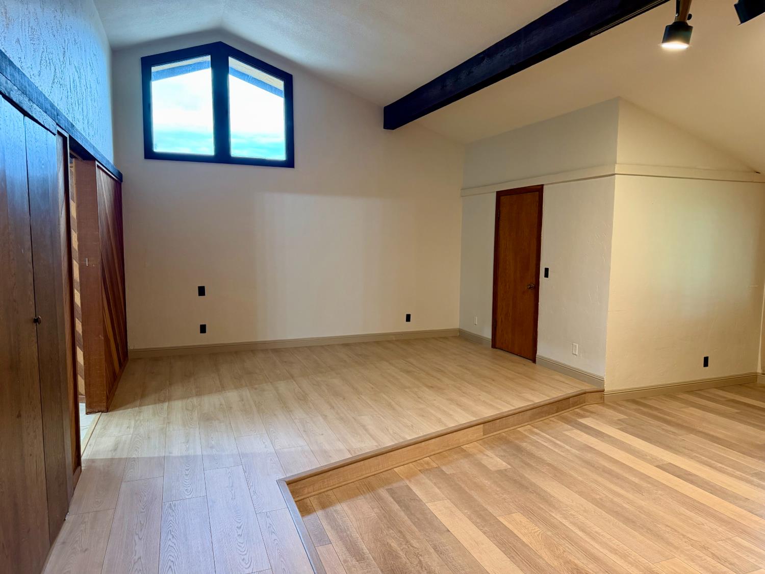 1320 W Alluvial Ave, Fresno, CA 93711