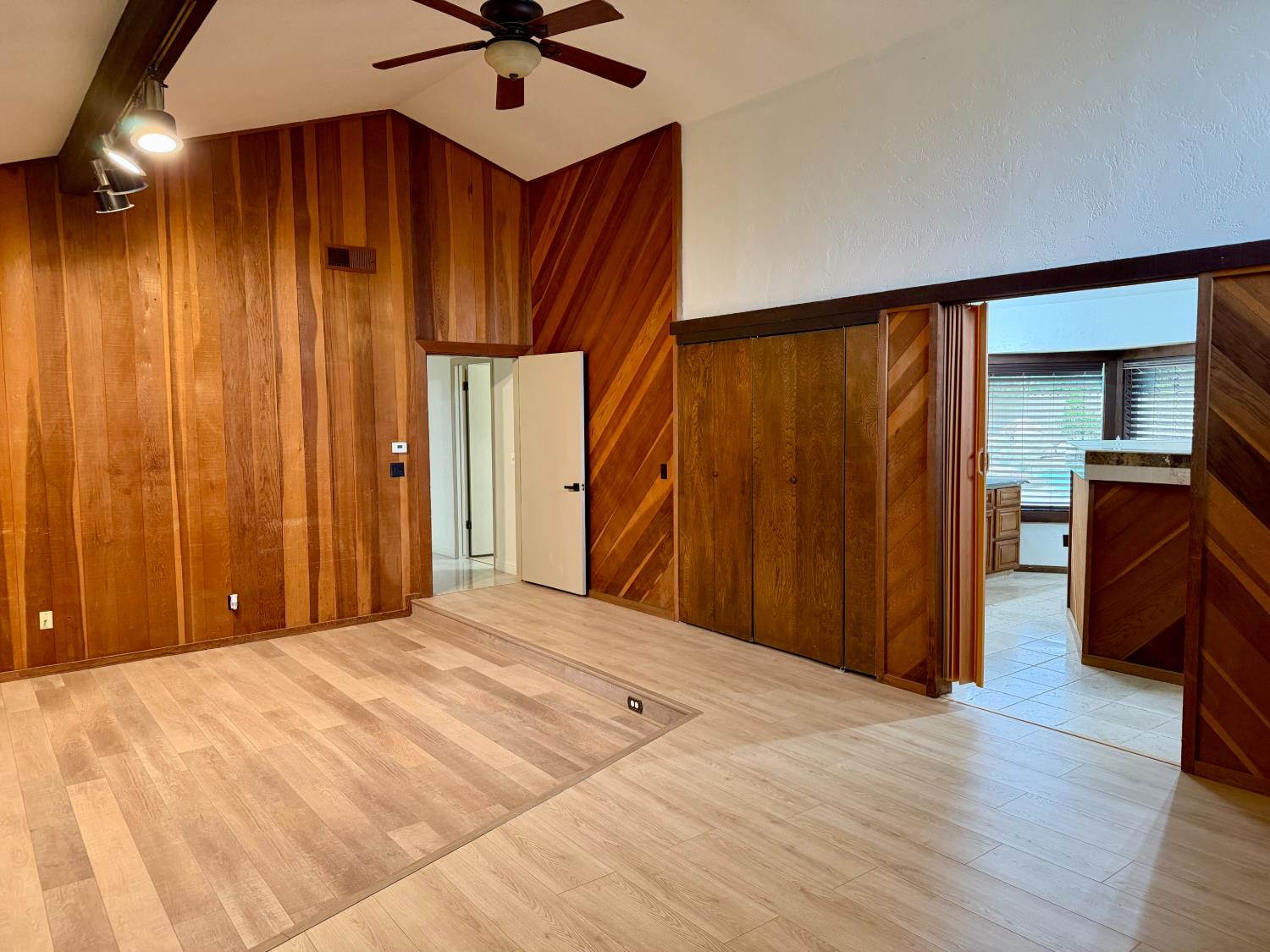 1320 W Alluvial Ave, Fresno, CA 93711