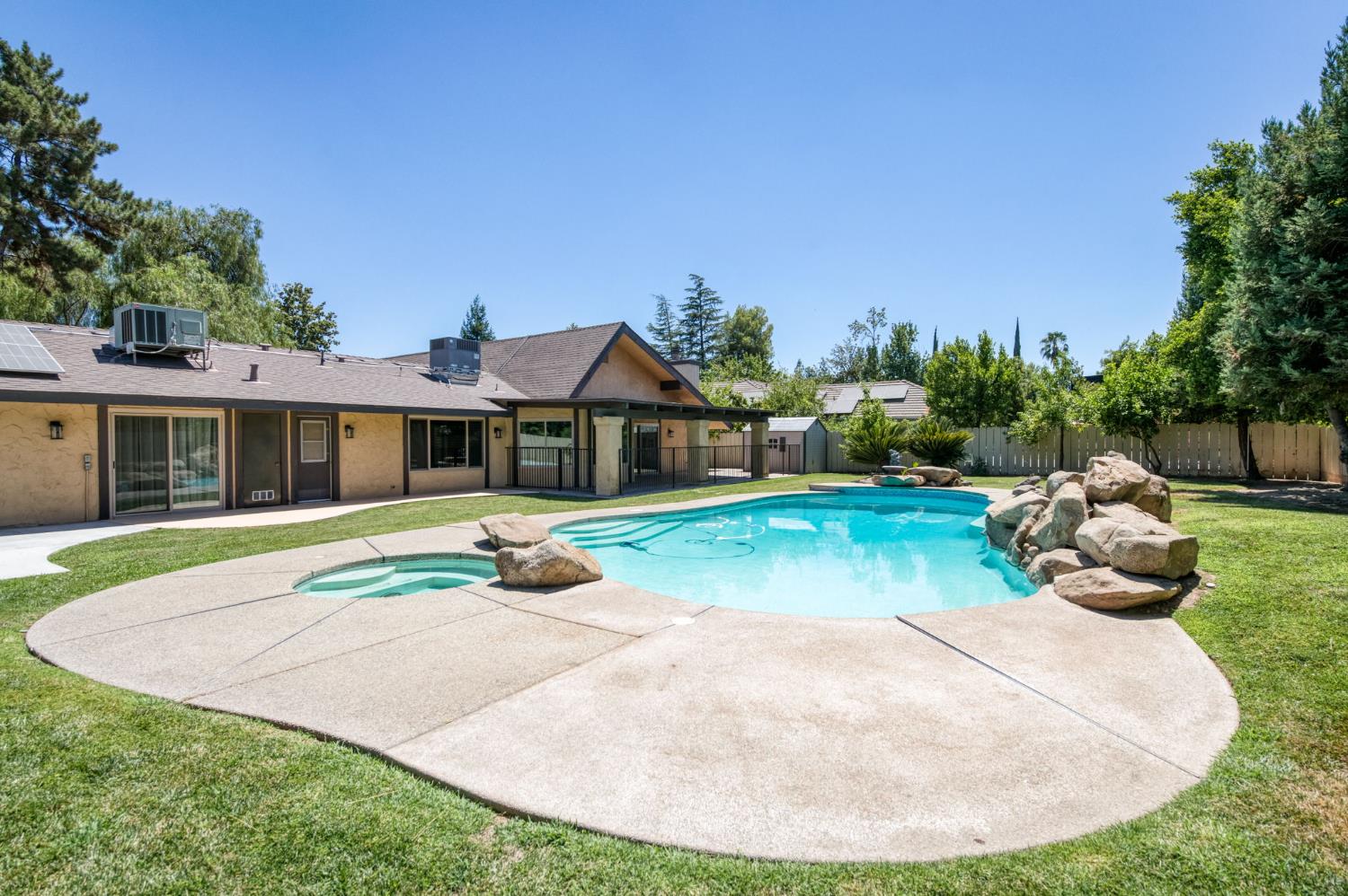 1320 W Alluvial Ave, Fresno, CA 93711