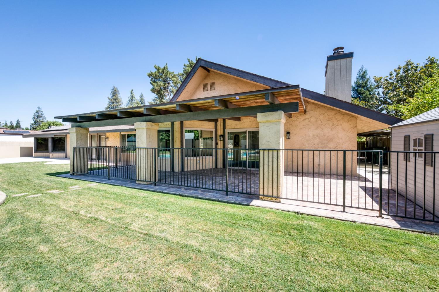 1320 W Alluvial Ave, Fresno, CA 93711