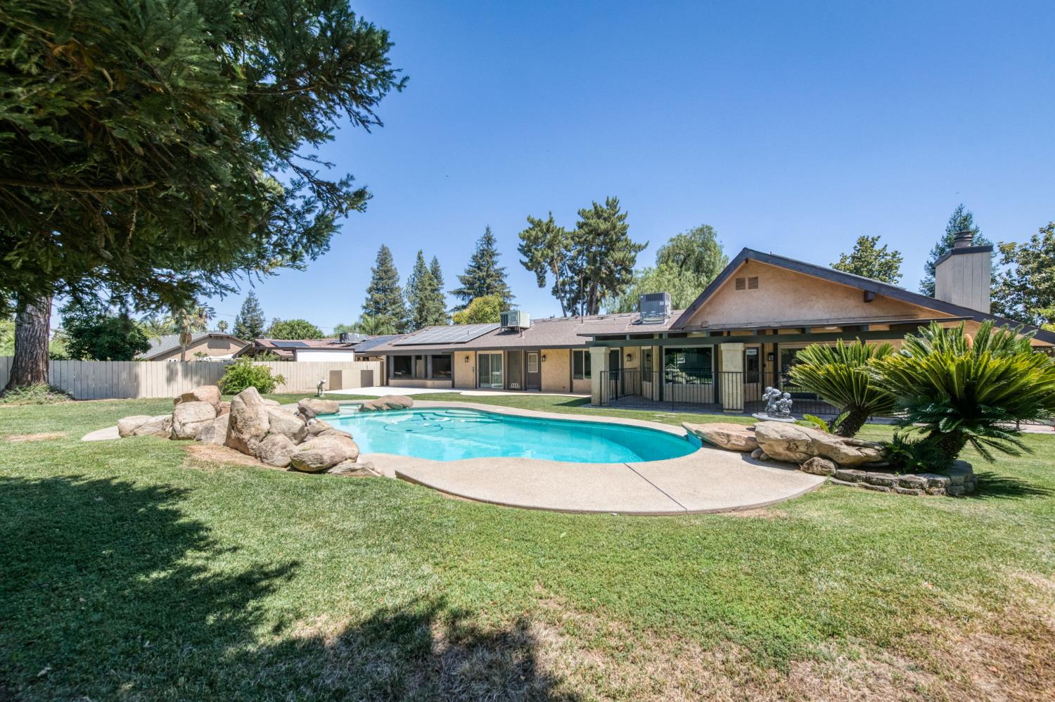 1320 W Alluvial Ave, Fresno, CA 93711