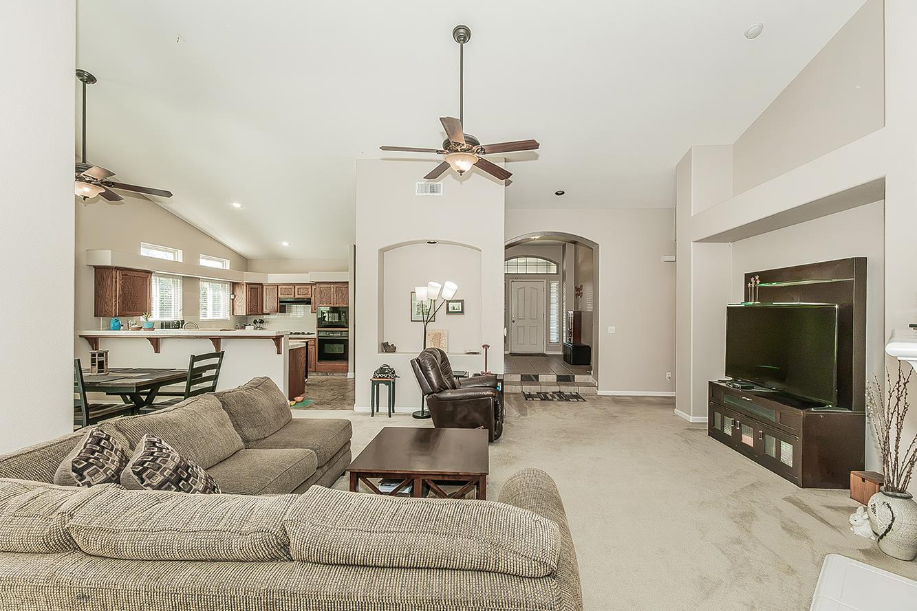 6659 E Cornell Ave, Fresno, CA 93727