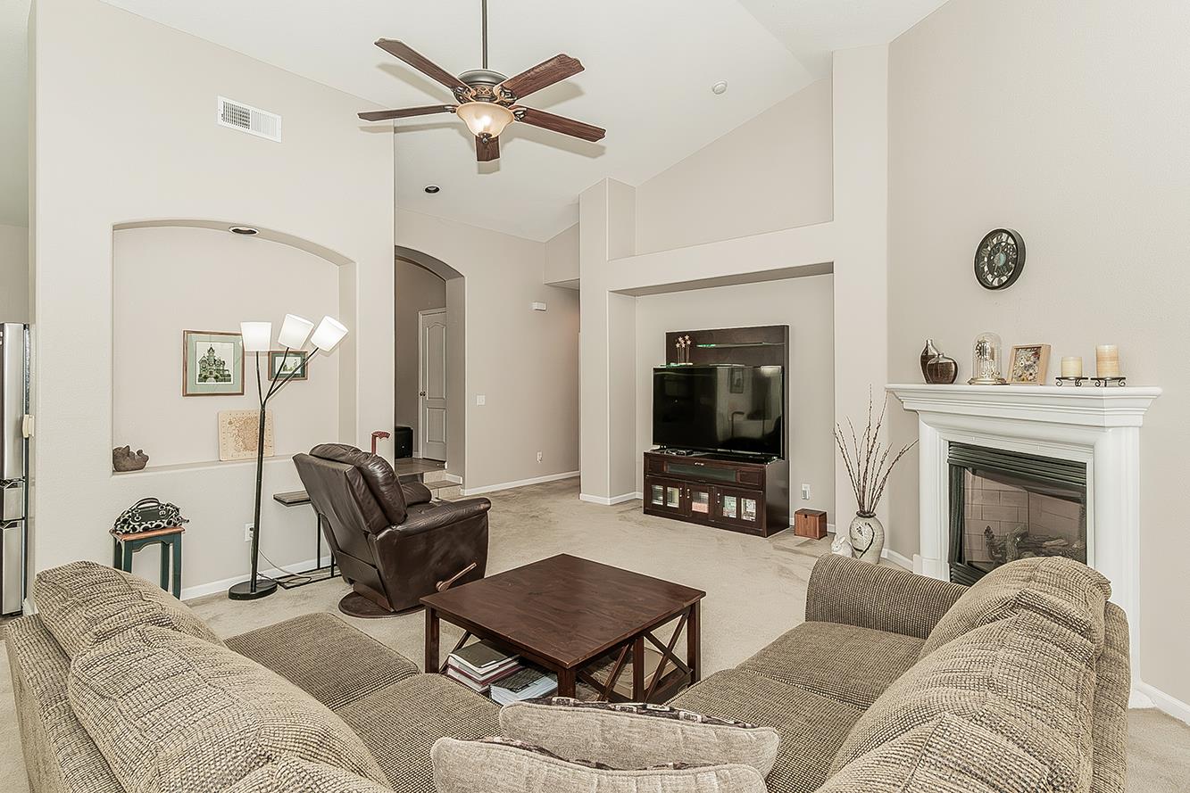6659 E Cornell Ave, Fresno, CA 93727