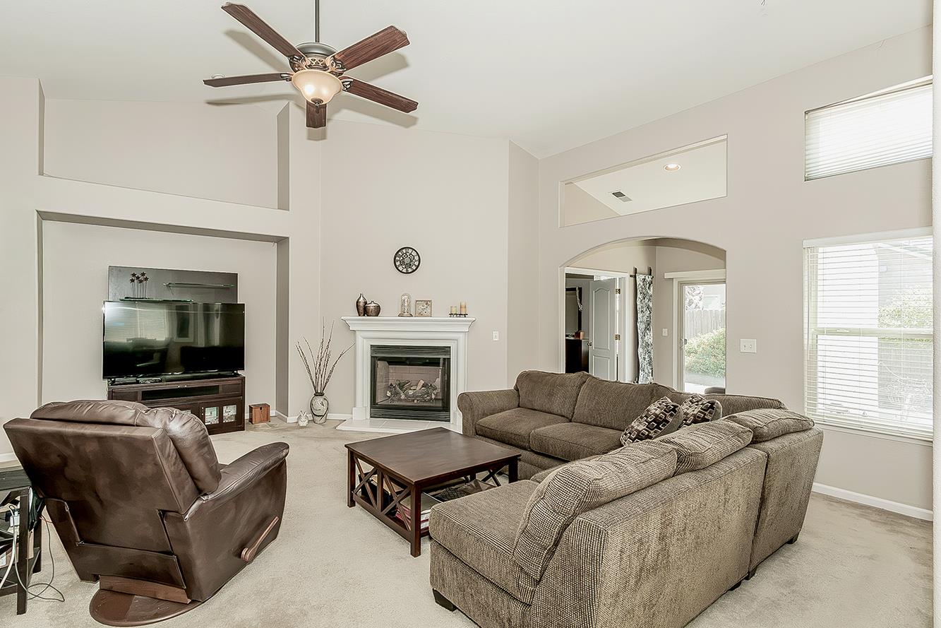 6659 E Cornell Ave, Fresno, CA 93727