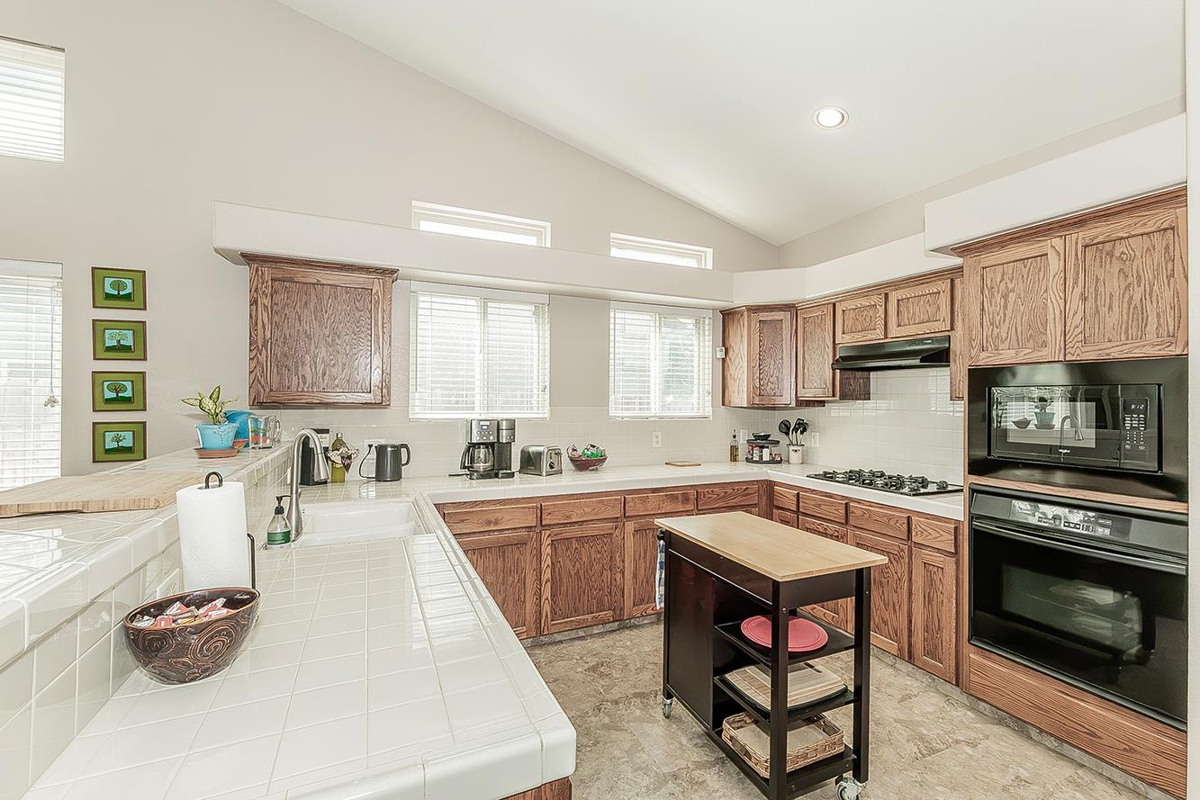 6659 E Cornell Ave, Fresno, CA 93727