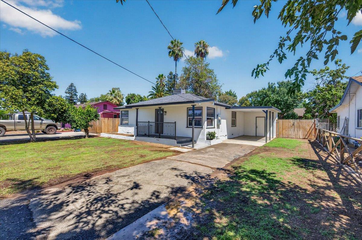 680 W Sample, Fresno, CA 93704