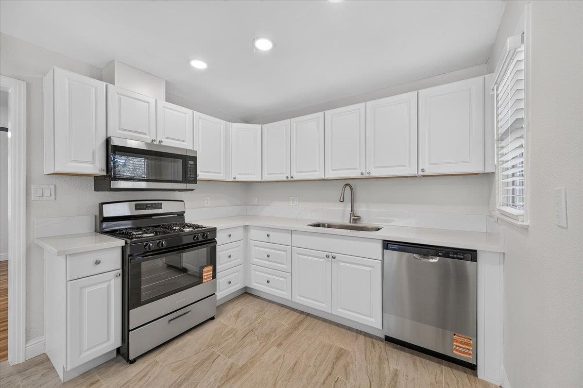 680 W Sample, Fresno, CA 93704