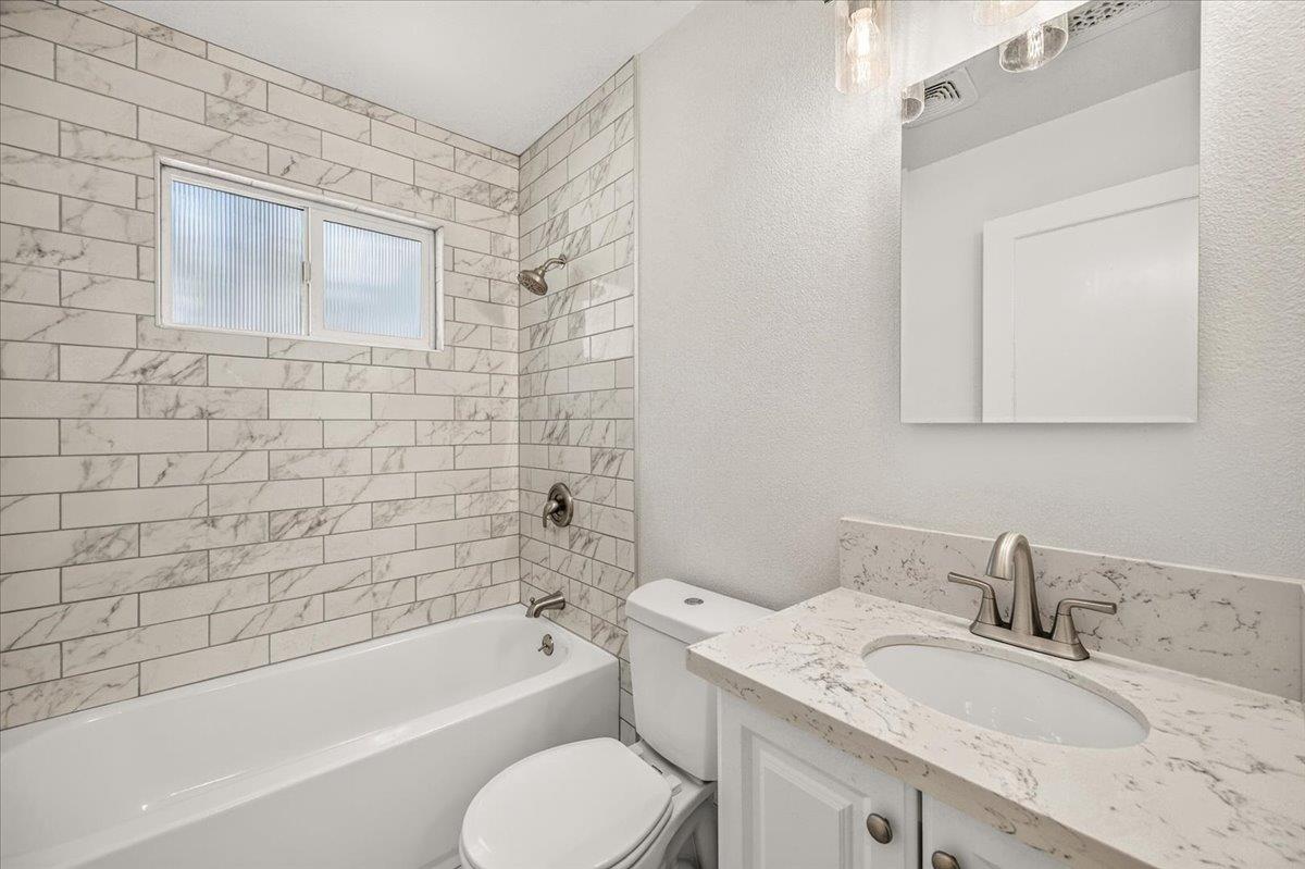 680 W Sample, Fresno, CA 93704