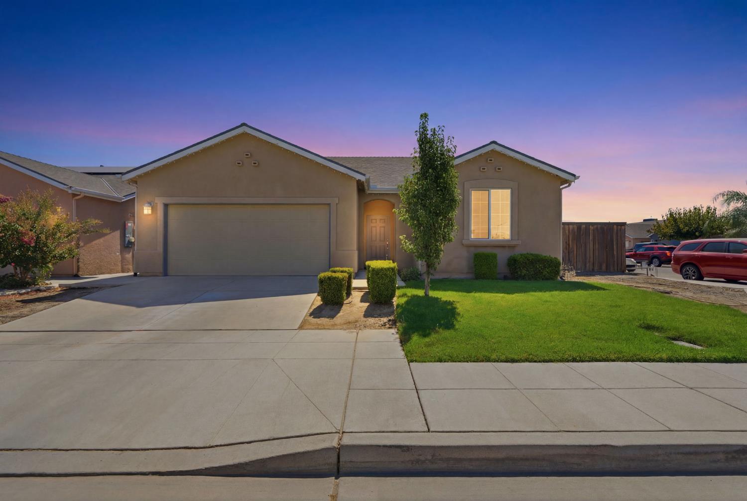 8482 15Th St, Parlier, CA 93648