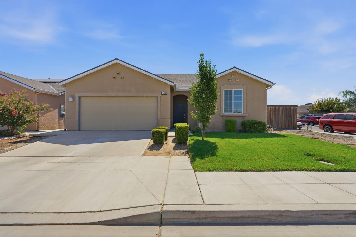 8482 15Th St, Parlier, CA 93648