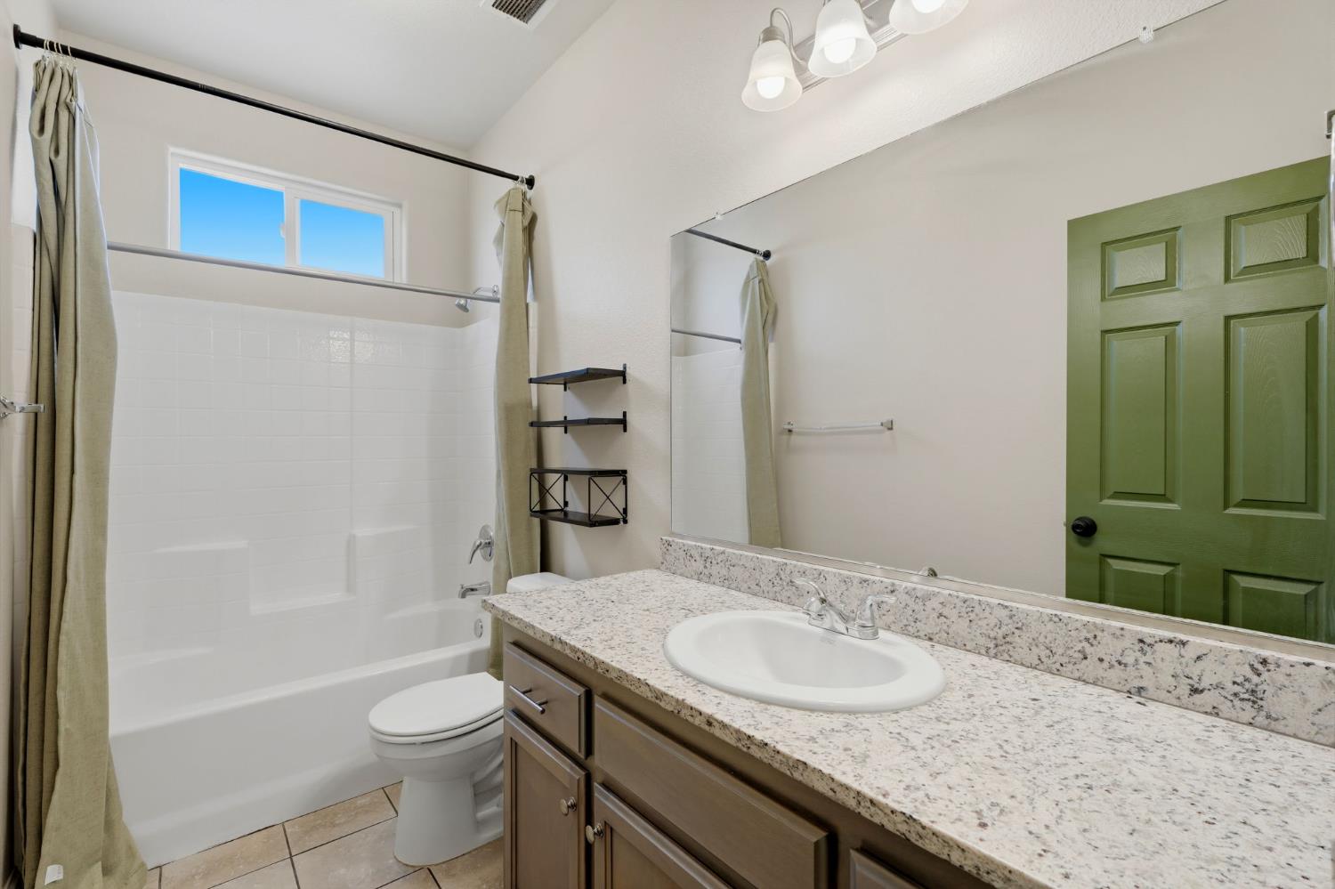 8482 15Th St, Parlier, CA 93648