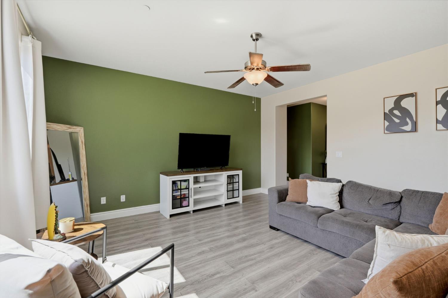 8482 15Th St, Parlier, CA 93648