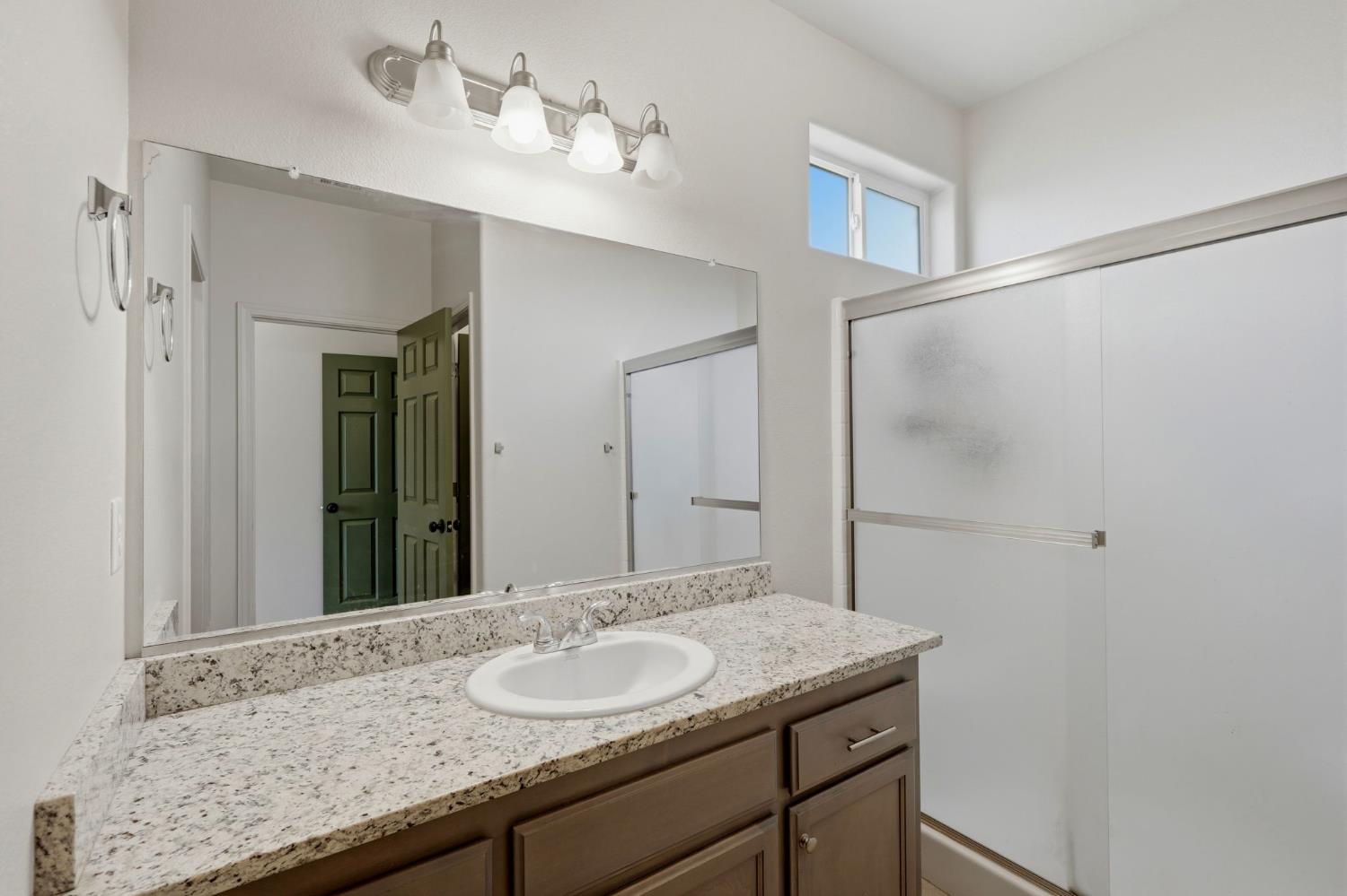 8482 15Th St, Parlier, CA 93648
