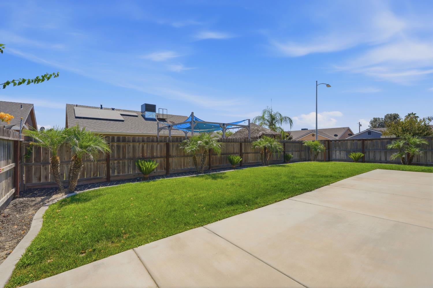 8482 15Th St, Parlier, CA 93648