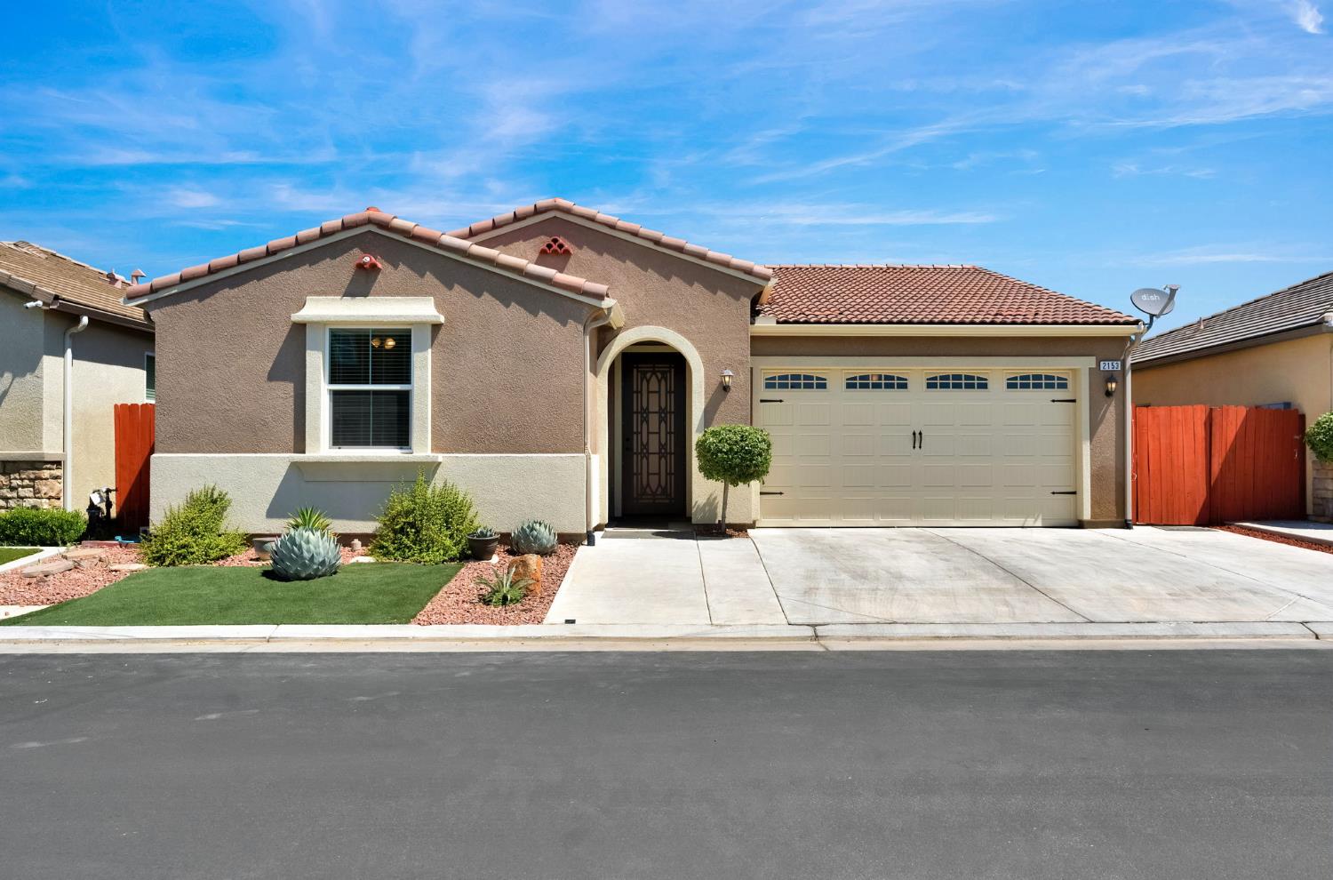 2153 Lombard Ln, Clovis, CA 93619