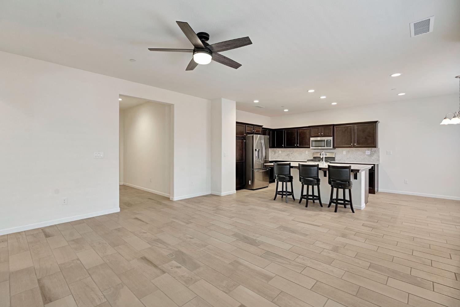 2153 Lombard Ln, Clovis, CA 93619