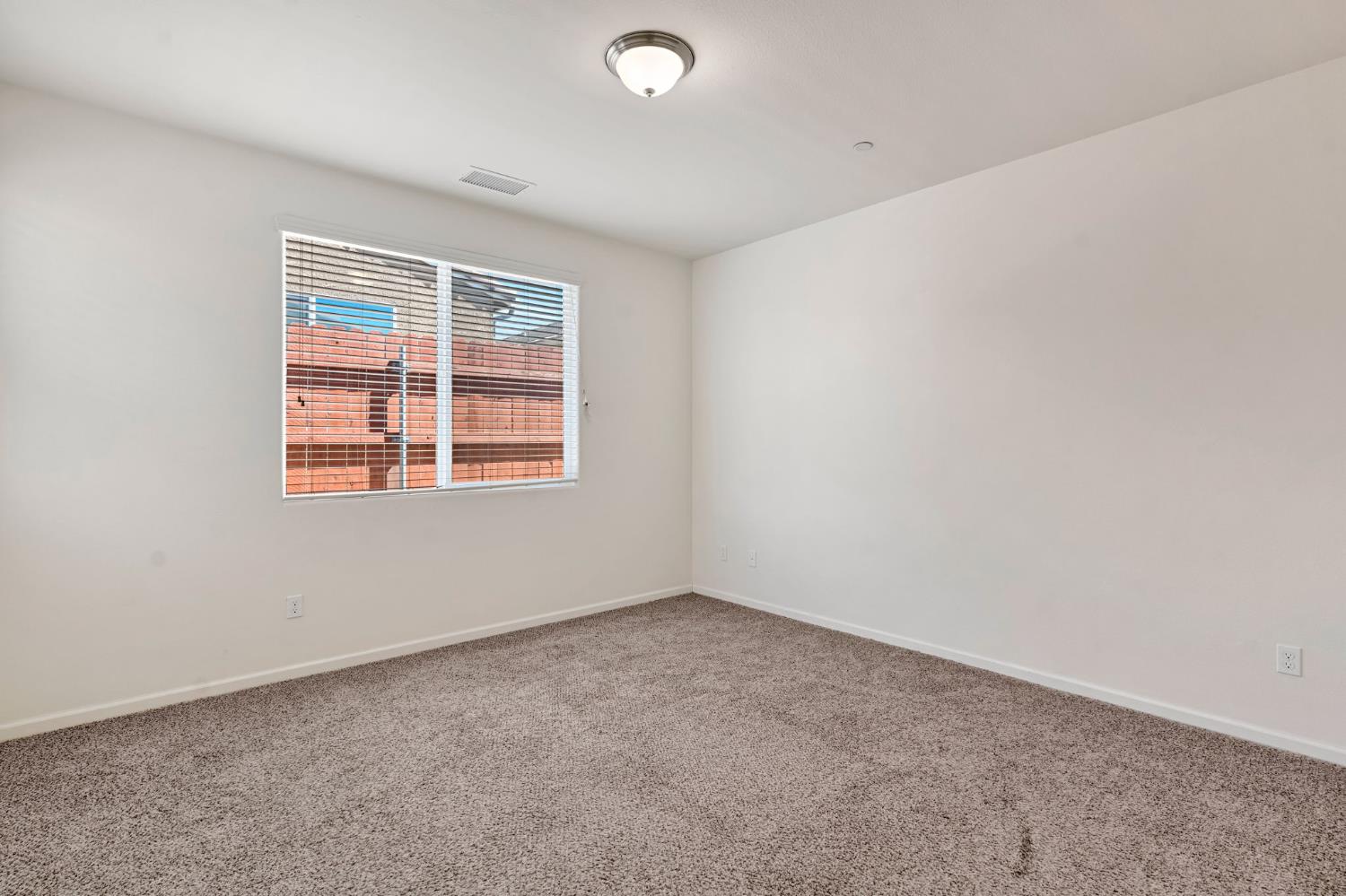 2153 Lombard Ln, Clovis, CA 93619