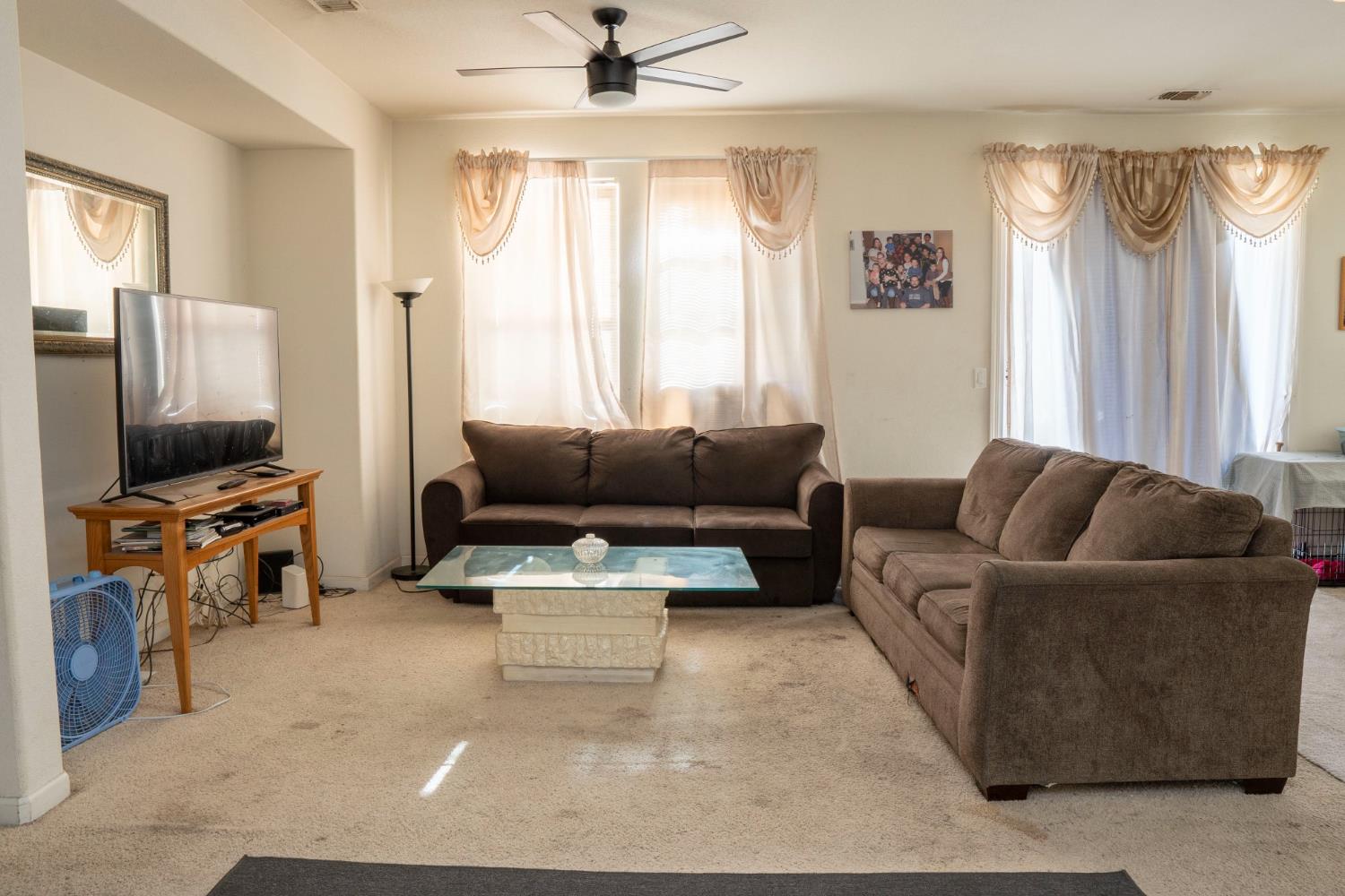 2358 S Rachel Ave, Fresno, CA 93725