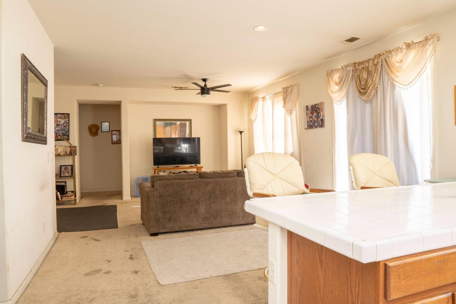 2358 S Rachel Ave, Fresno, CA 93725