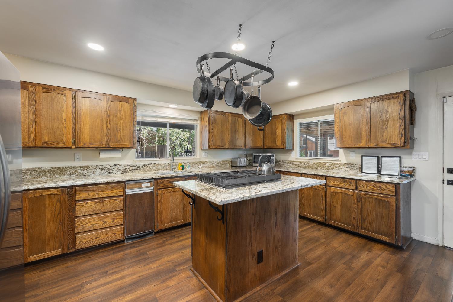 39165 Ski Slope Dr, Bass Lake, CA 93604