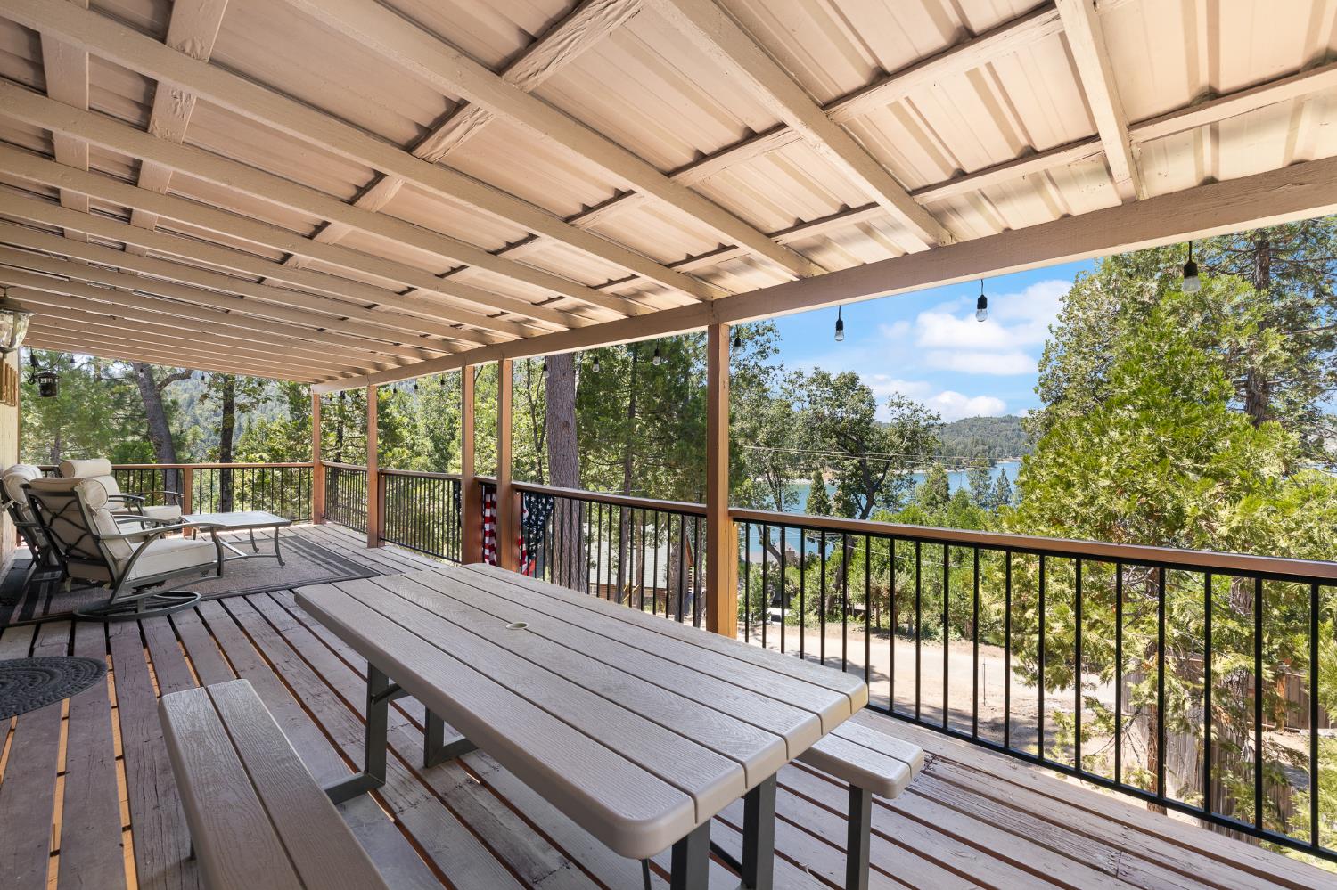 39165 Ski Slope Dr, Bass Lake, CA 93604