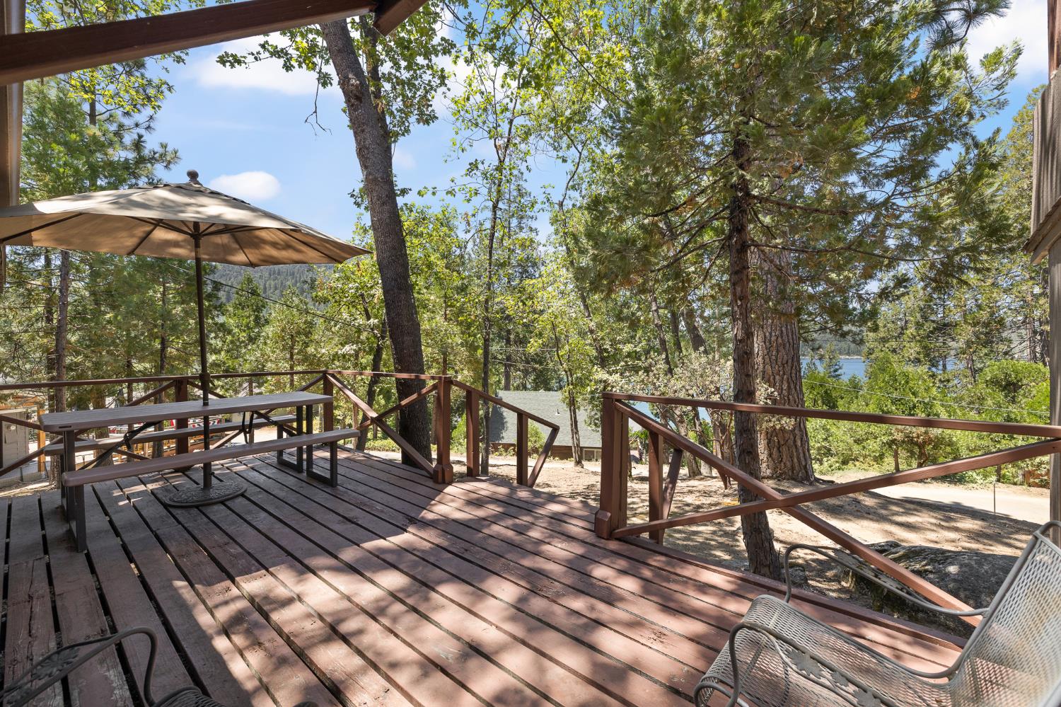 39165 Ski Slope Dr, Bass Lake, CA 93604