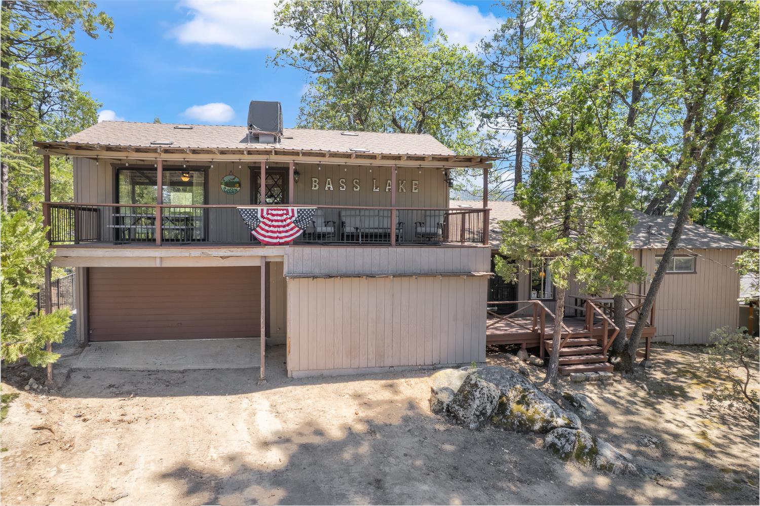 39165 Ski Slope Dr, Bass Lake, CA 93604