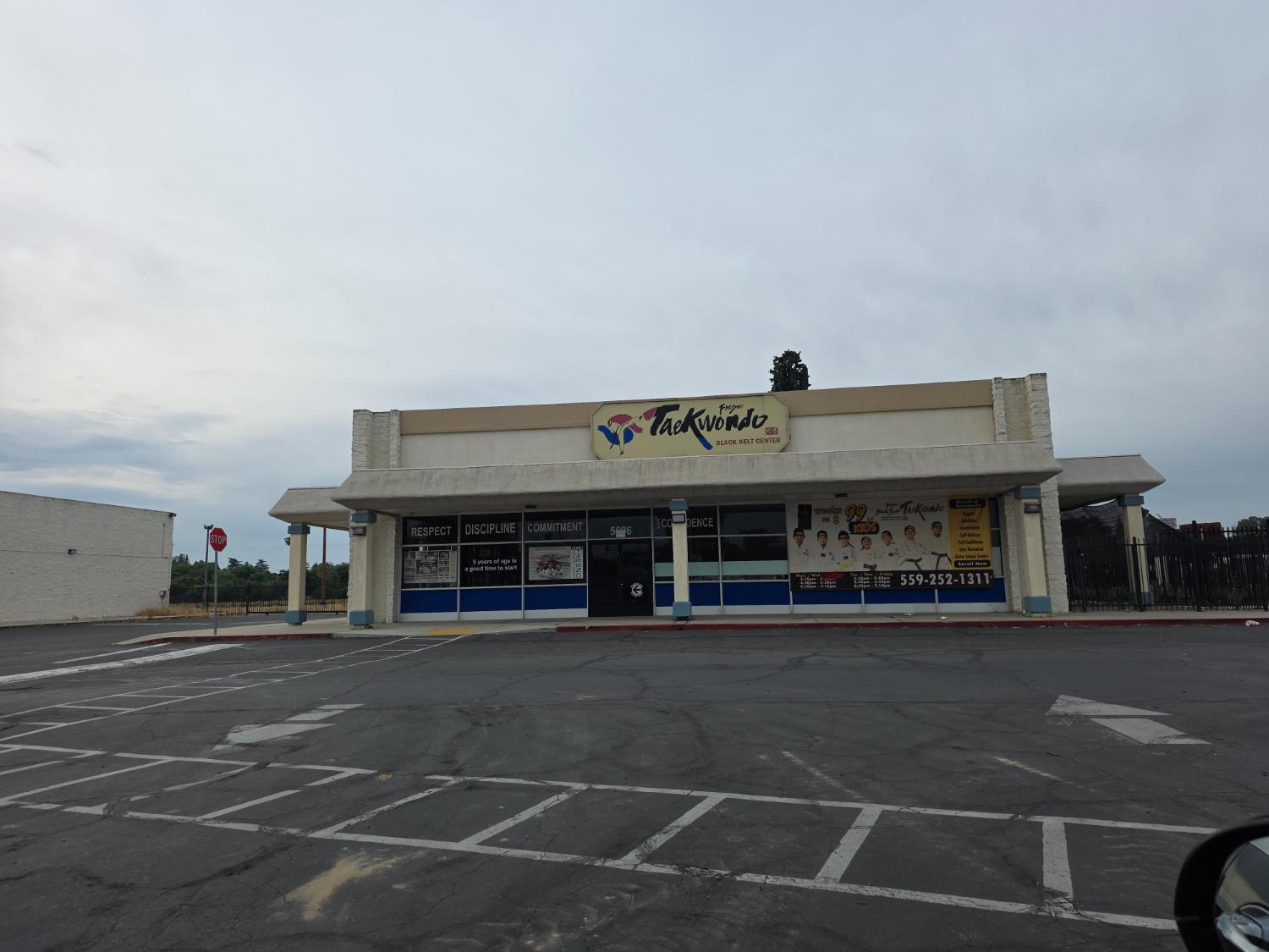 5686 E Kings Canyon Rd, Fresno, CA 93727