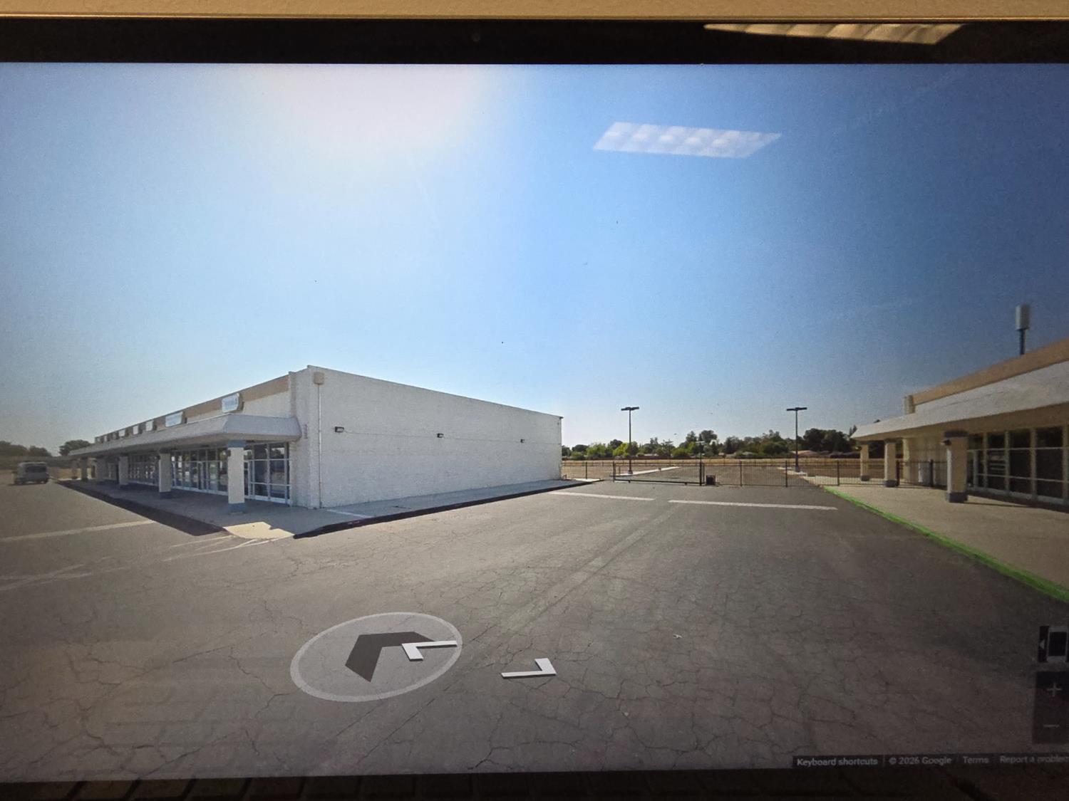 5686 E Kings Canyon Rd, Fresno, CA 93727