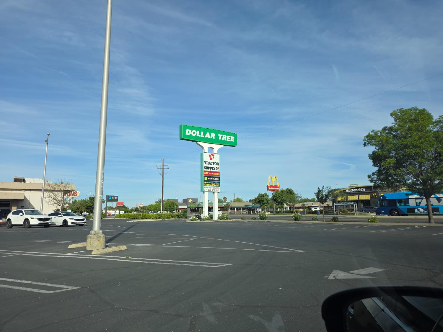 5686 E Kings Canyon Rd, Fresno, CA 93727