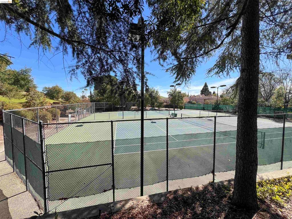 450 Pine Ridge Dr, San Ramon, CA 94582